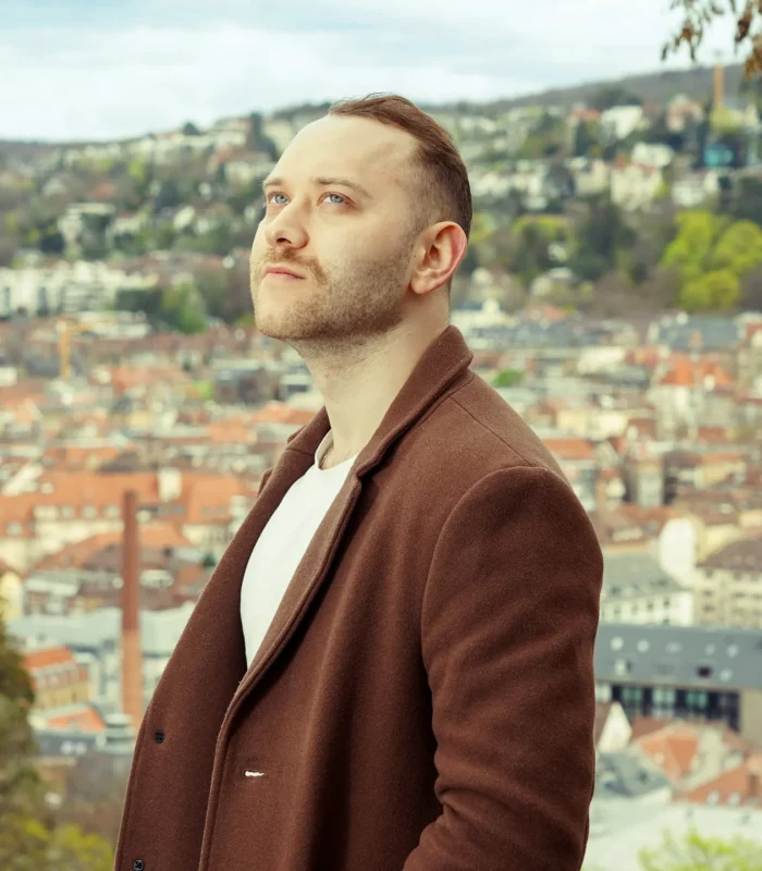 tinder-photo-shooting-man-on-top-of-stuttgart